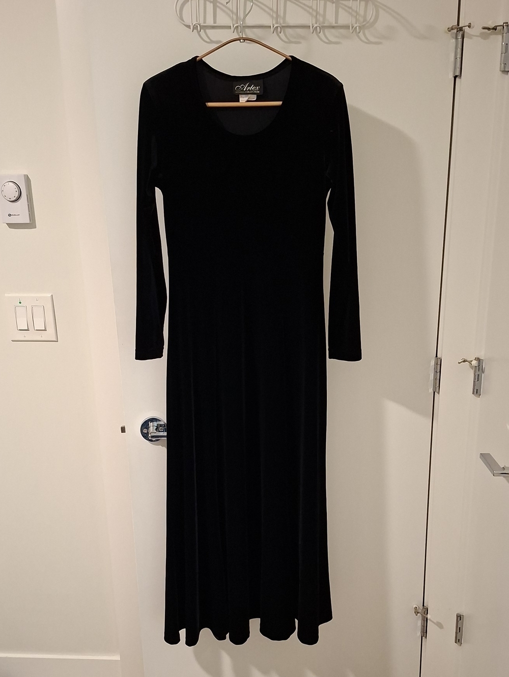 Vintage 90's Scoop-neck Black Velvet Maxi Dress Long Sleeves Full Skirt (Size S)